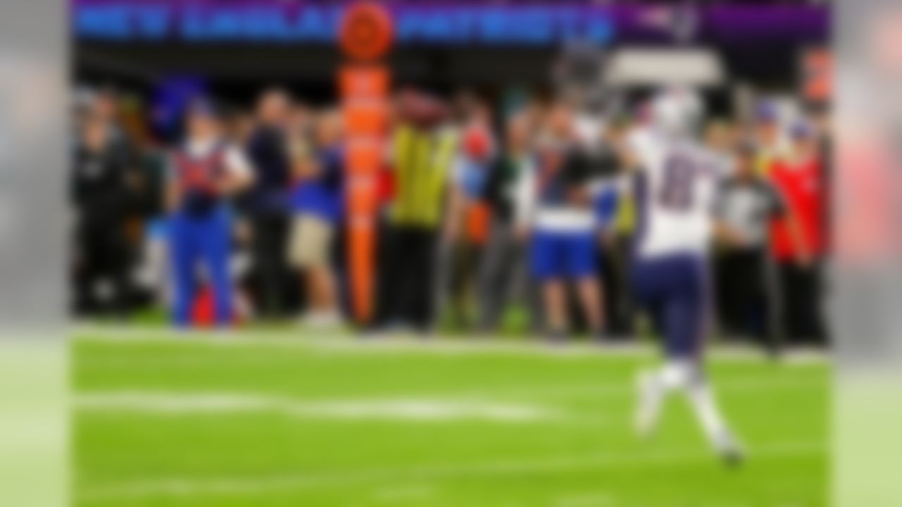 New England Patriots tight end Rob Gronkowski (87) catches a pass.