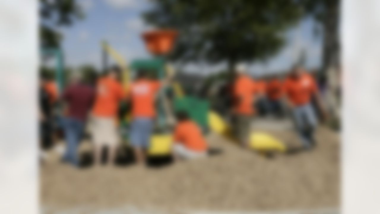 The Home Depot NFL Neighborhood MVP Build with Miami Dolphins Offensive Tackle Vernon Carey. (Photo by Andrew Coppley, CIA Stock Photography, Inc.)