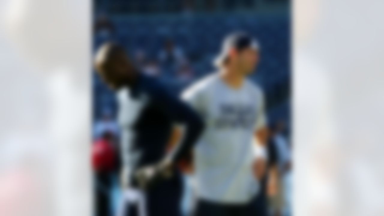 SAN DIEGO - AUGUST 09: (L-R)Terrell Owens #81 and teammate Tony Romo #9 of the Dallas Cowboys warm up before a pre-season game against the San Diego Chargers at Qualcomm Stadium on August 9, 2008 in San Diego, California. (Photo by Lisa Blumenfeld/Getty Images)