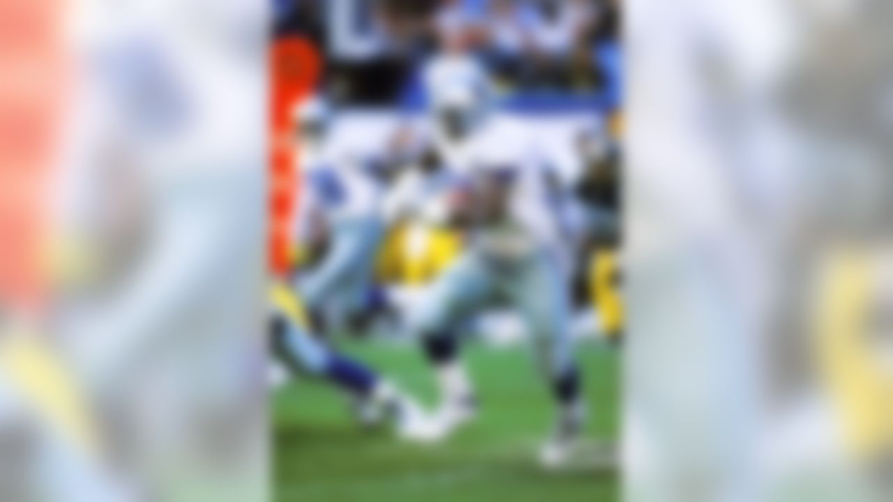 Dallas Cowboys Emmitt Smith plays in Super Bowl XXX against the Pittsburgh Steelers at Sun Devil Stadium in Tempe, AZ on January 28, 1996. (AP Photo/Tom DiPace)