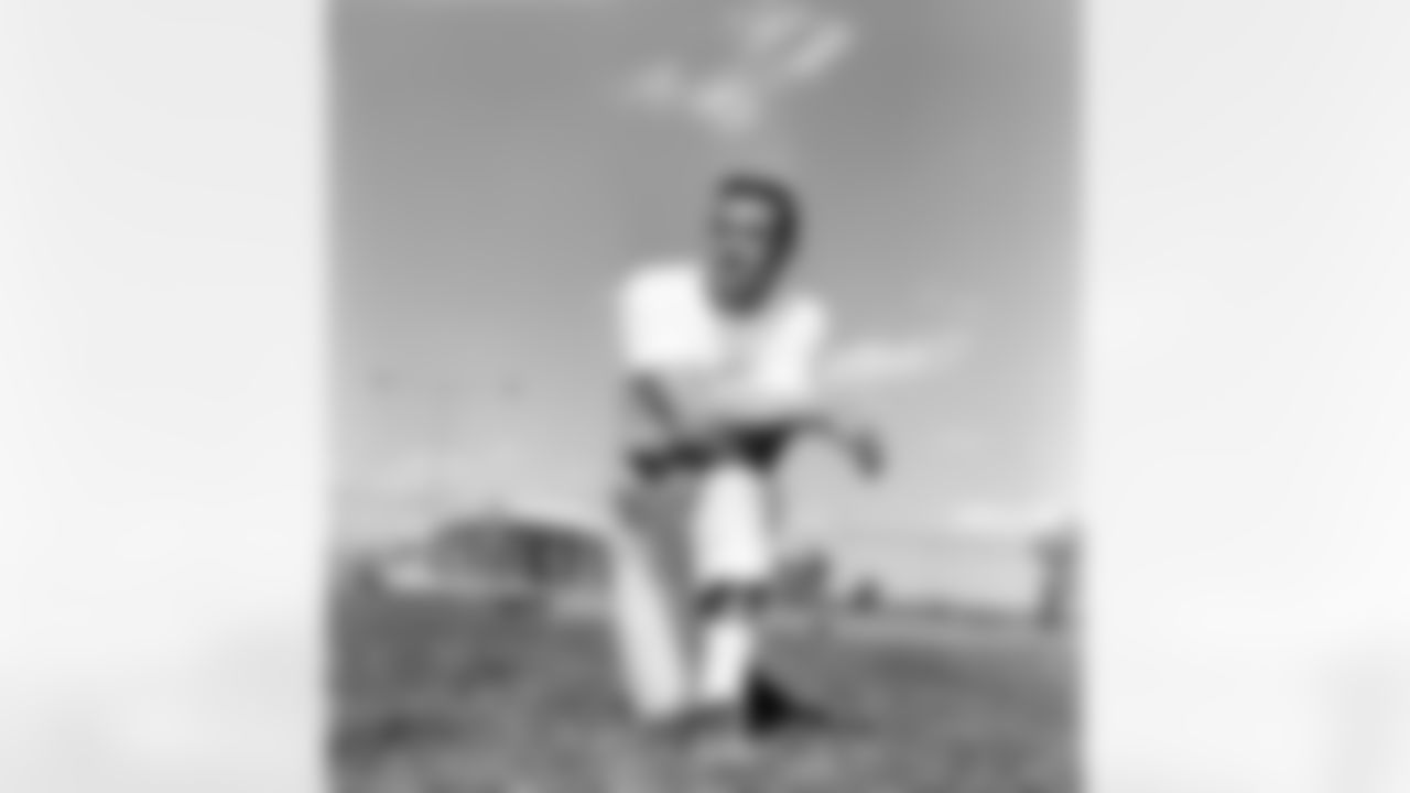 Sam Huff, defense linebacker for the Washington Redskins, poses during practice in Washington, D.C., Sept. 24, 1964. (Associated Press)