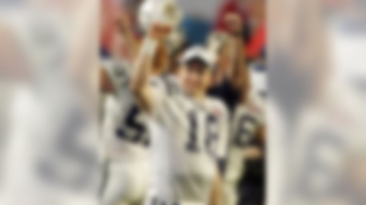 Indianapolis Colts quarterback Peyton Manning (18) celebrates after the Colts defeated the Chicago Bears 29-17 in the Super Bowl XLI football game at Dolphin Stadium in Miami on Sunday, Feb. 4, 2007. (AP Photo/Mark Duncan)