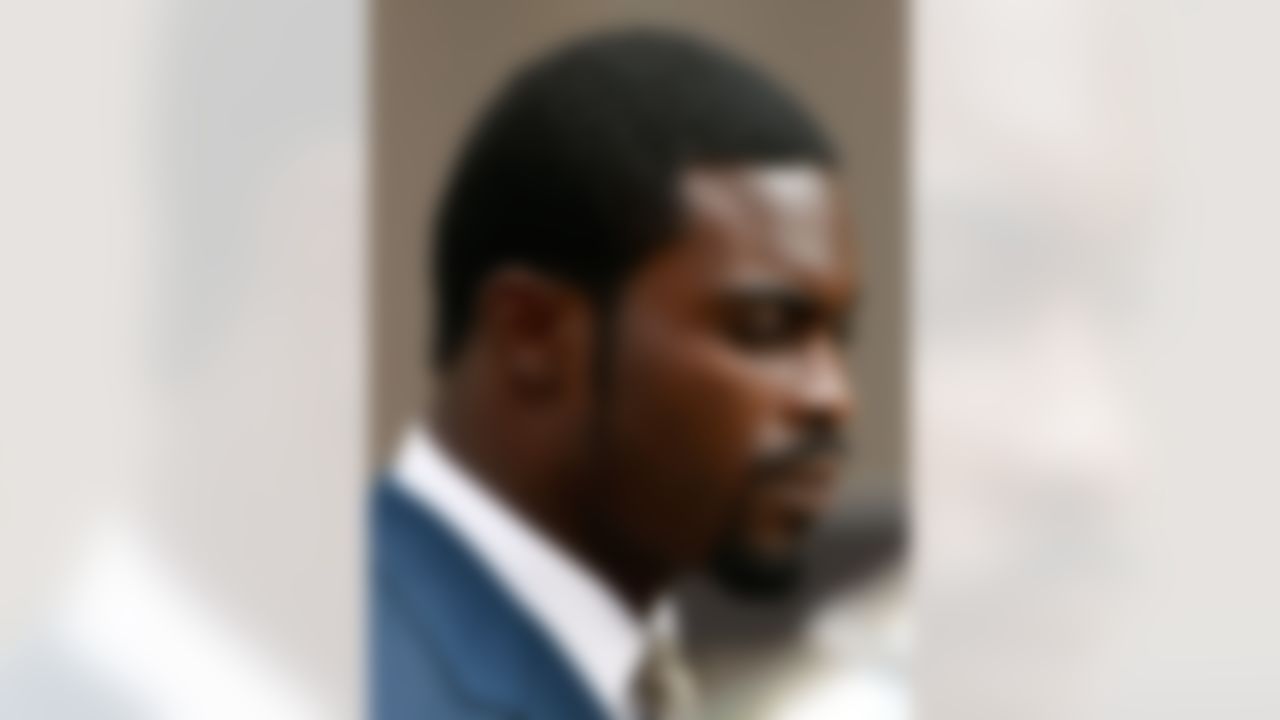 RICHMOND, VA - AUGUST 27: NFL star Michael Vick (L) departs federal court August 27, 2007 in Richmond, Virginia. Vick pleaded guilty in court to federal dogfighting conspiracy charges. (Photo by Win McNamee/Getty Images)
