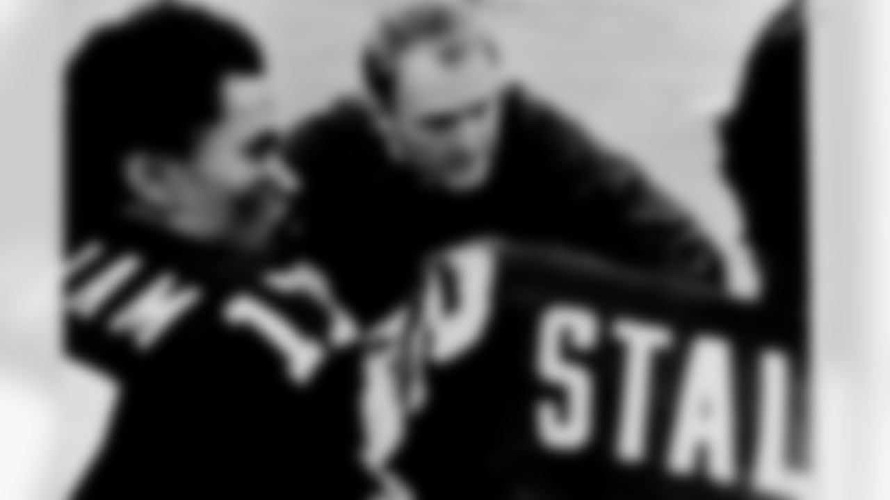 Pittsburgh Steelers coach Chuck Noll conferring with quarterback Joe Gilliam, left, and wide receiver John Stallworth during game in Pittsburgh, Pa. Noll, the Hall of Fame coach who won a record four Super Bowl titles with the Pittsburgh Steelers, died Friday, June 13, at his home. He was 82. The Allegheny County Medical Examiner said Noll died of natural causes. (AP Photo)