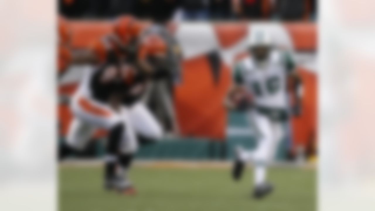 New York Jets kick returner Brad Smith (16) in action against the Cincinnati Bengals in the first half of an NFL wild-card playoff football game, Saturday, Jan. 9, 2010, in Cincinnati. (AP Photo/Ed Reinke)