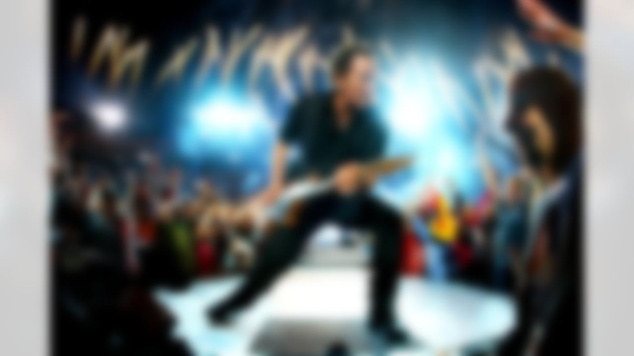 TAMPA, FL - FEBRUARY 01: Musician Bruce Springsteen and the E Street Band perform at the Bridgestone halftime show during Super Bowl XLIII between the Arizona Cardinals and the Pittsburgh Steelers on February 1, 2009 at Raymond James Stadium in Tampa, Florida. (Photo by Jamie Squire/Getty Images)