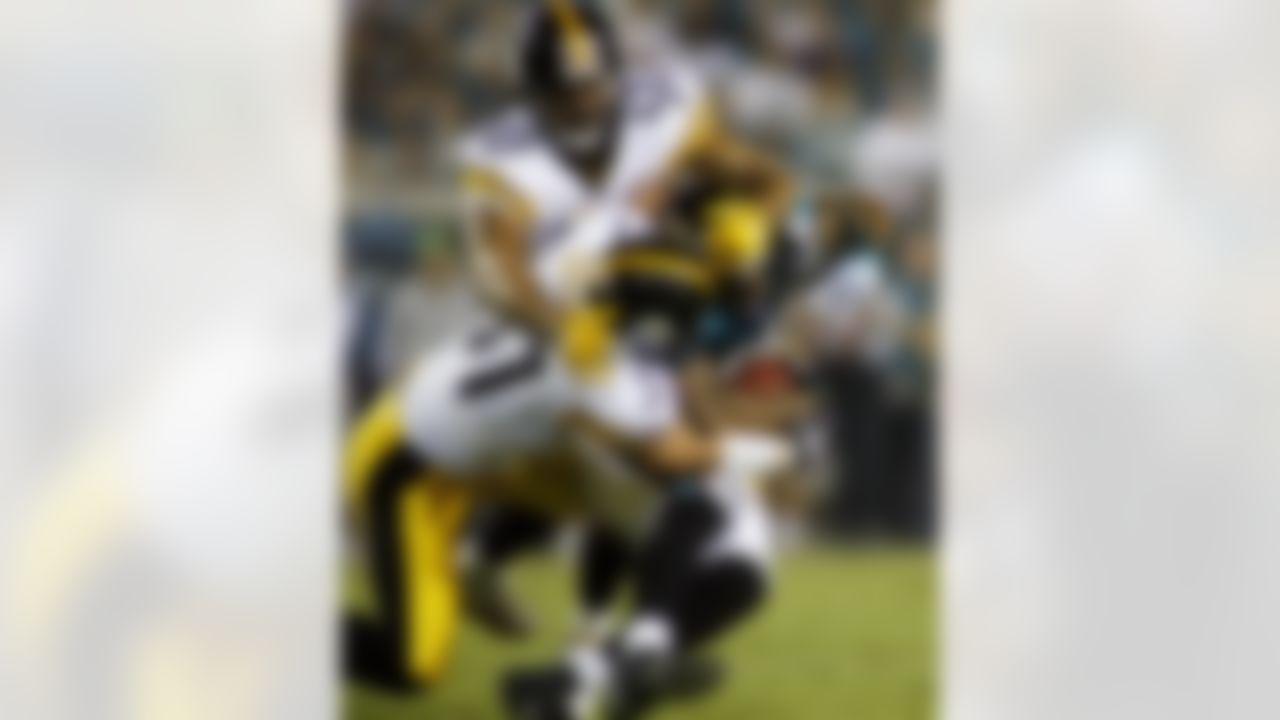 JACKSONVILLE, FL - SEPTEMBER 18: Linebackers Larry Foote #50 and James Farrior #51 of the Pittsburgh Steelers conbine to bring down running back Fred Taylor #28 of the Jacksonville Jaguars at Alltel Stadium on September 18, 2006 in Jacksonville, Florida. Photo by Getty Images.