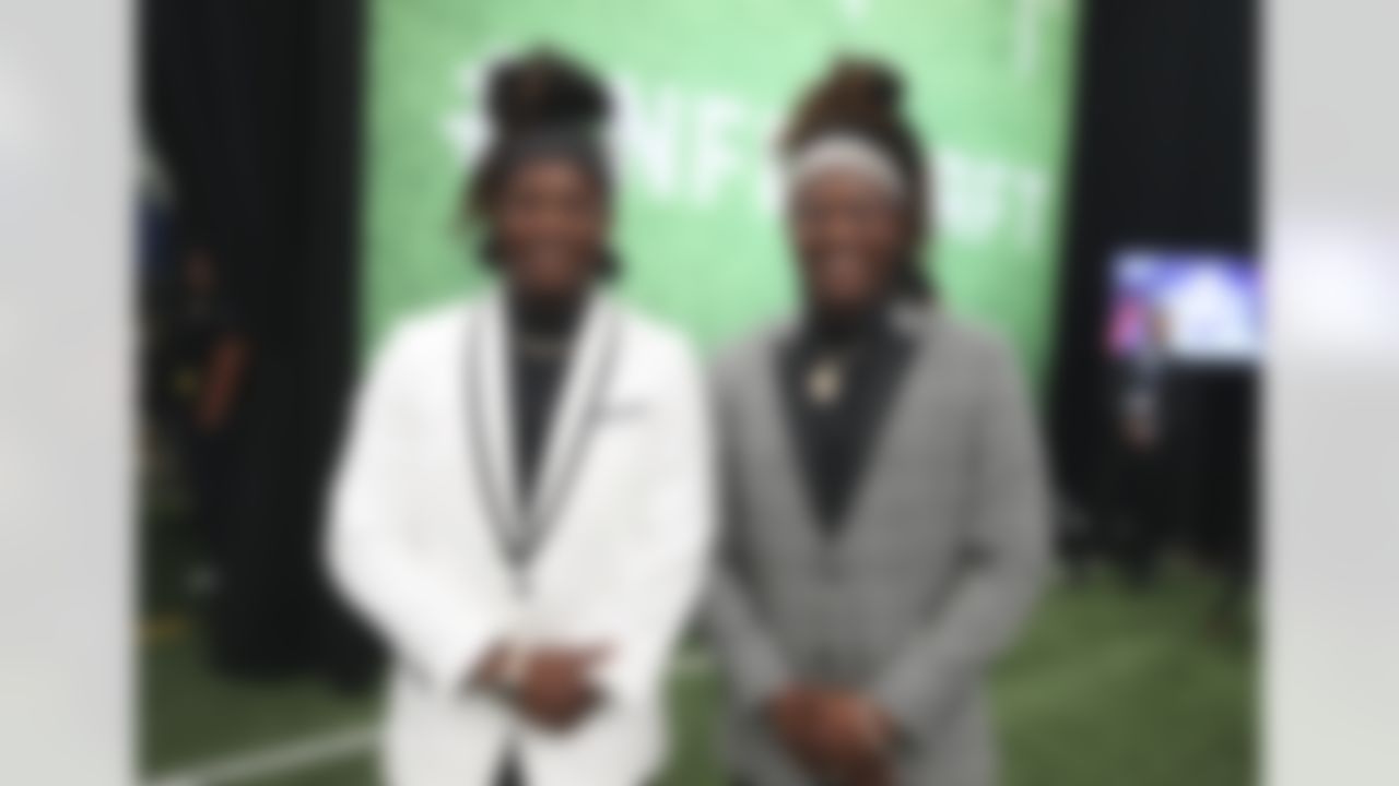 Central Florida linebacker Shaquem Griffin poses for a photo with his brother, Seattle Seahawks cornerback Shaquill Griffin, backstage.
