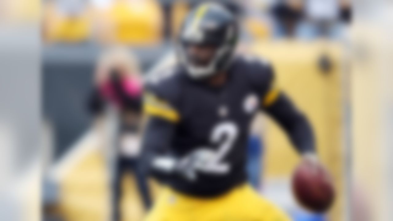 Pittsburgh Steelers quarterback Mike Vick (2) drops back to pass during the 2015 NFL week 6 regular season football game against the Arizona Cardinals on Sunday, Oct. 18, 2015 in Pittsburgh. The Steelers won the game 25-13. (Paul Spinelli via AP)