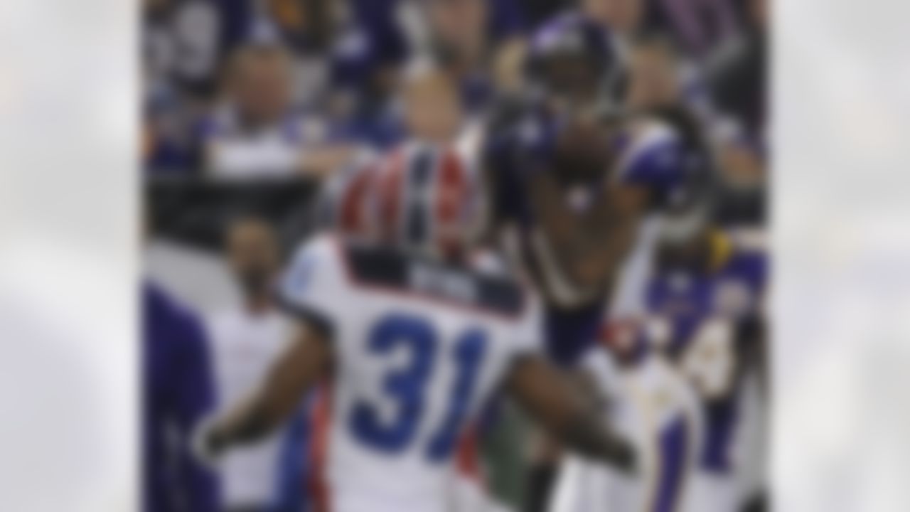 Minnesota Vikings wide receiver Sidney Rice (18) catches 46 yard pass while defended by Buffalo Bills cornerback Leodis McKelvin (28) and safety Jairus Byrd (31) during the first half of an NFL football game on Sunday, Dec. 5, 2010, in Minneapolis. (AP Photo/Hannah Foslien)