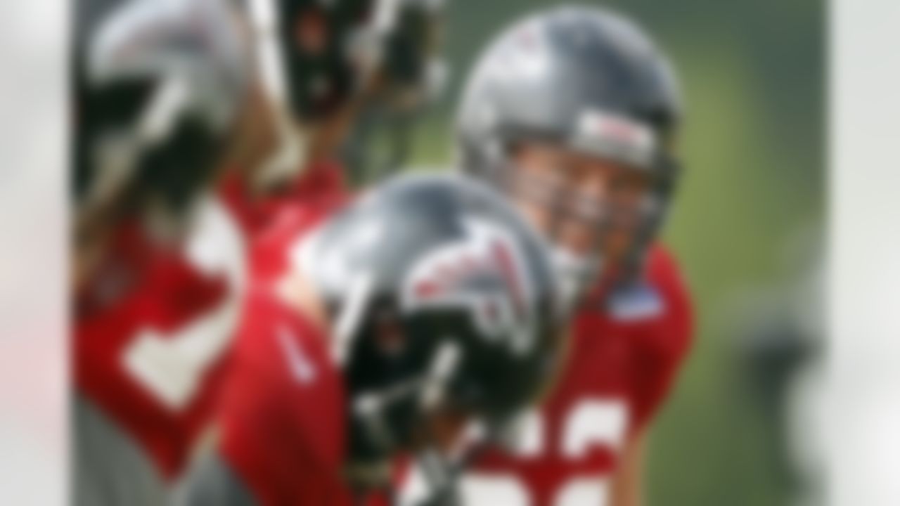 Atlanta Falcons center Todd McClure (62) gets set in a drill during NFL football training camp in Flowery Branch, Ga., Tuesday, July 31, 2012. (AP Photo/John Bazemore)