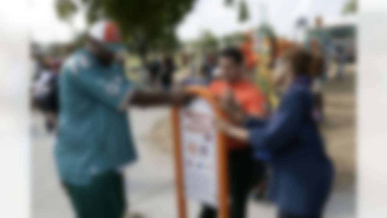 The Home Depot NFL Neighborhood MVP Build with Miami Dolphins Offensive Tackle Vernon Carey. (Photo by Andrew Coppley, CIA Stock Photography, Inc.)