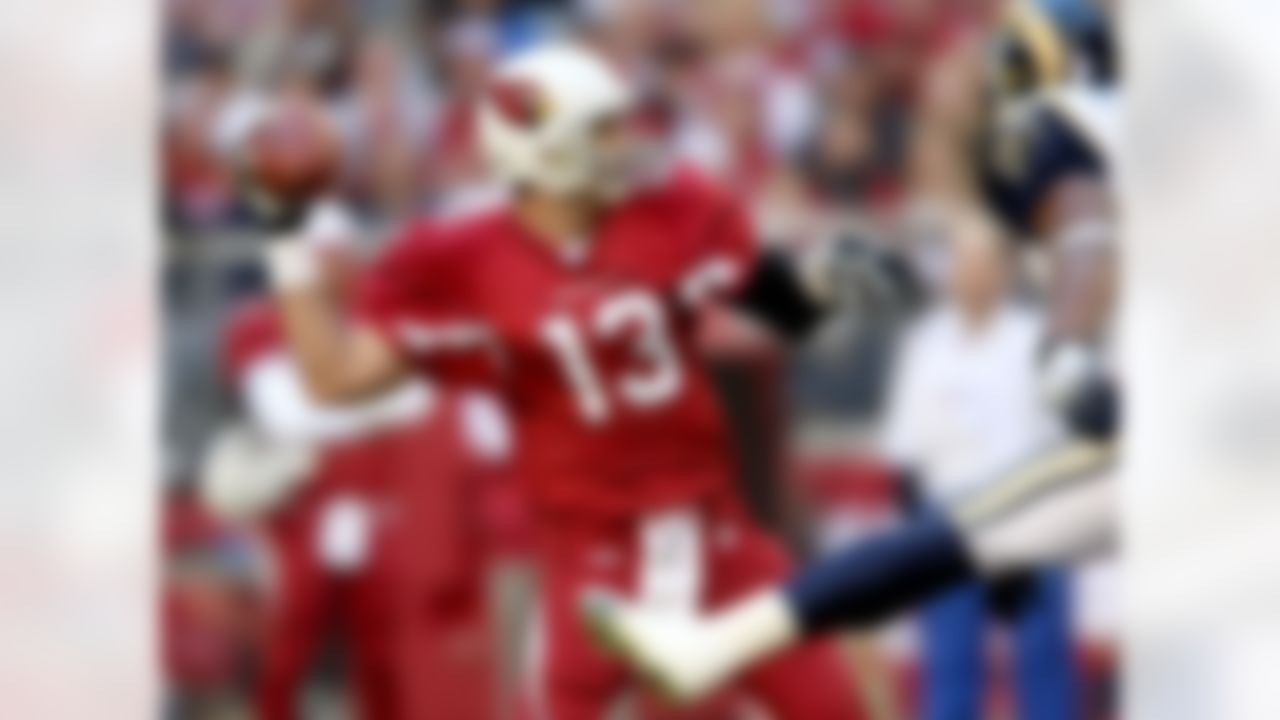 GLENDALE, AZ - DECEMBER 30: Quarterback Kurt Warner #13 of the Arizona Cardinals throws a pass against the St. Louis Rams at University of Phoenix Stadium December 30, 2007 in Glendale, Arizona. (Photo by Stephen Dunn/Getty Images)