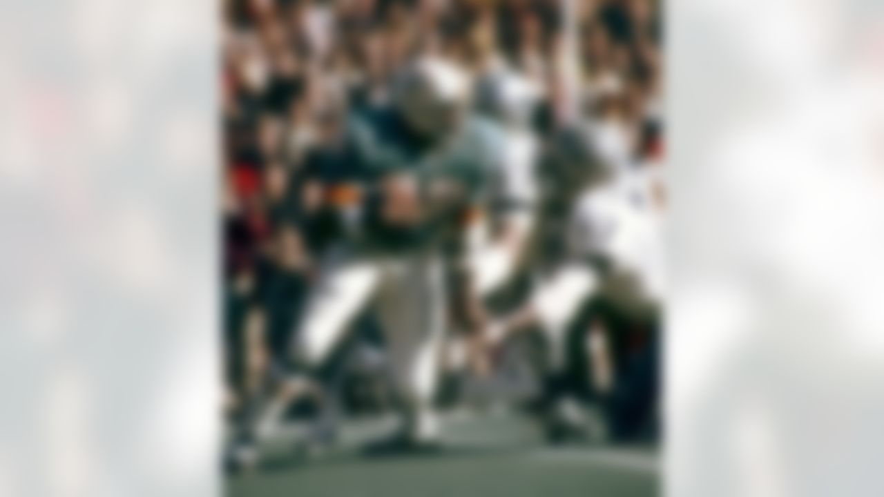 Miami Dolphins running back Mercury Morris dodges tackle in a 24-3 loss to the Dallas Cowboys in Super Bowl VI on January 16, 1972 at Tulane Stadium. (AP Photo/Vernon Biever)