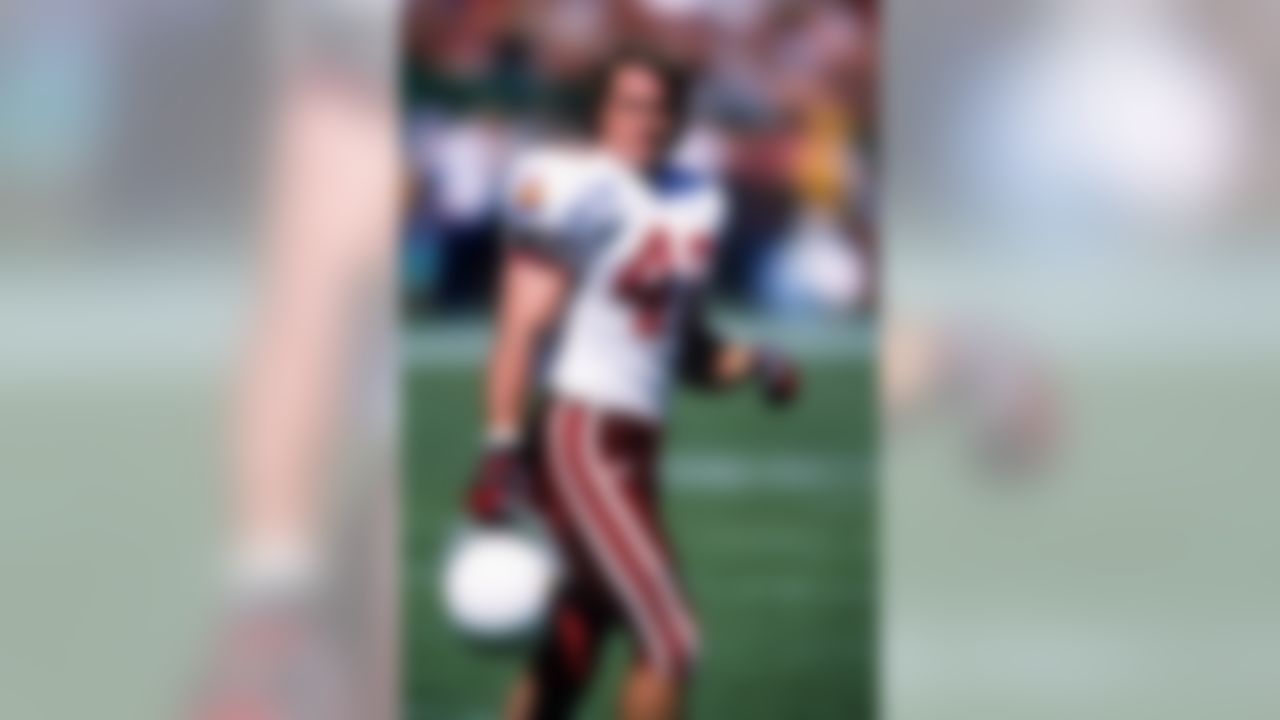 Arizona Cardinals defensive back Pat Tillman (40) rests during an NFL game against the San Francisco 49ers on Sunday, Oct. 1, 2000, in San Francisco. The 49ers won the game, 27-20. (AP Photo/Greg Trott)