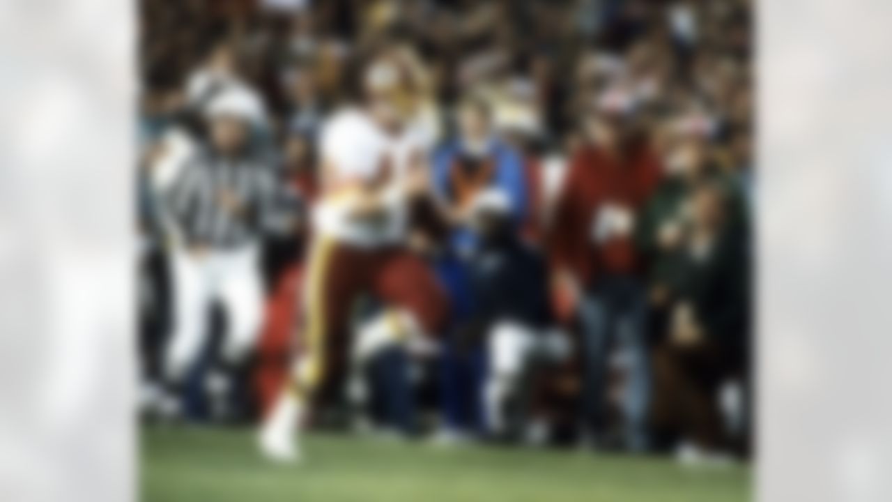 Washington Redskins' Running back John Riggins carries the football on a 4th down 43-yard touchdown run during the 4th quarter of the Super Bowl XVII on January 30, 1983 at the Rose Bowl in Pasadena, CA. (AP Photo/Al Messerschmidt)