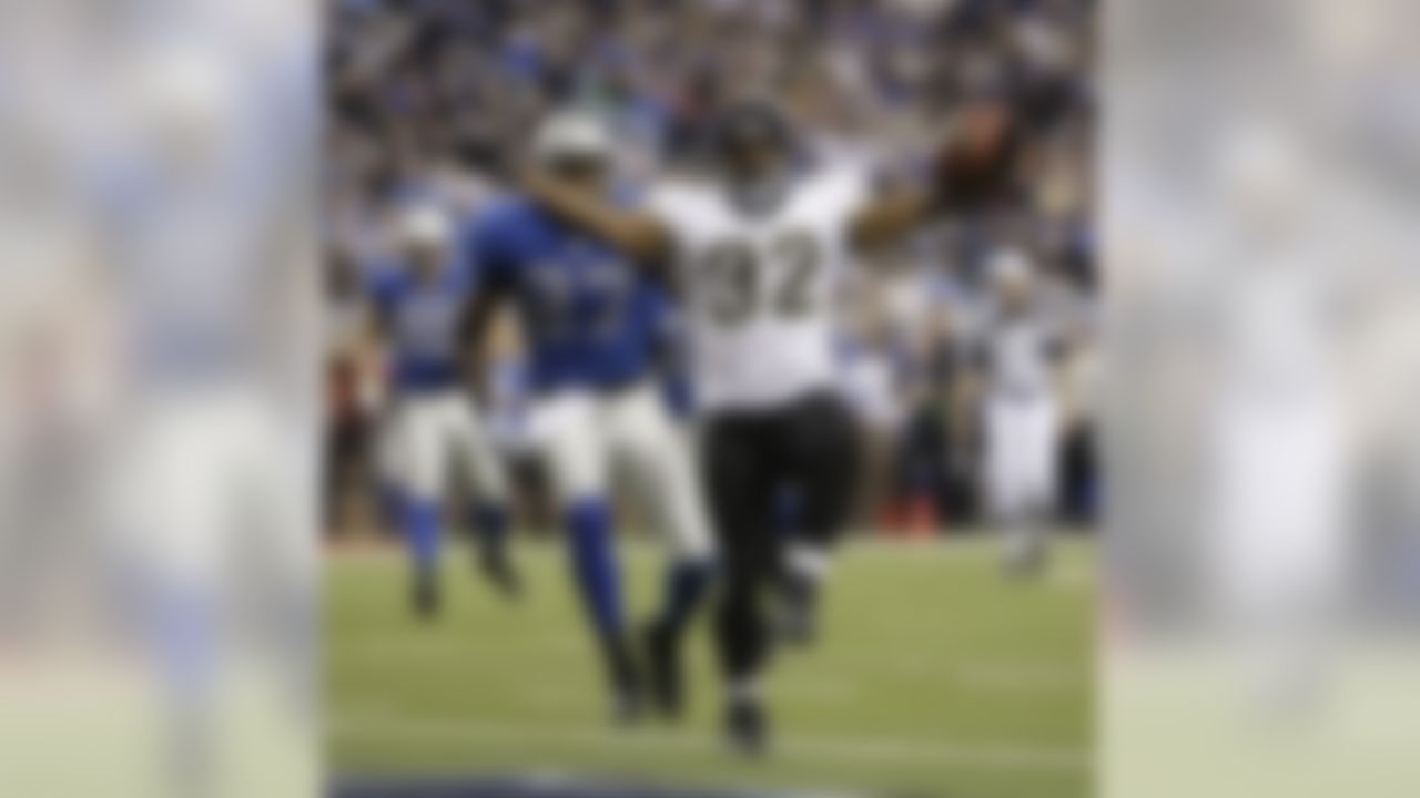 Jacksonville Jaguars running back Maurice Jones-Drew celebrates his 6-yard touchdown run against the Detroit Lions in an NFL football game in Detroit on November 9,2008. (AP Photo/Paul Sancya)