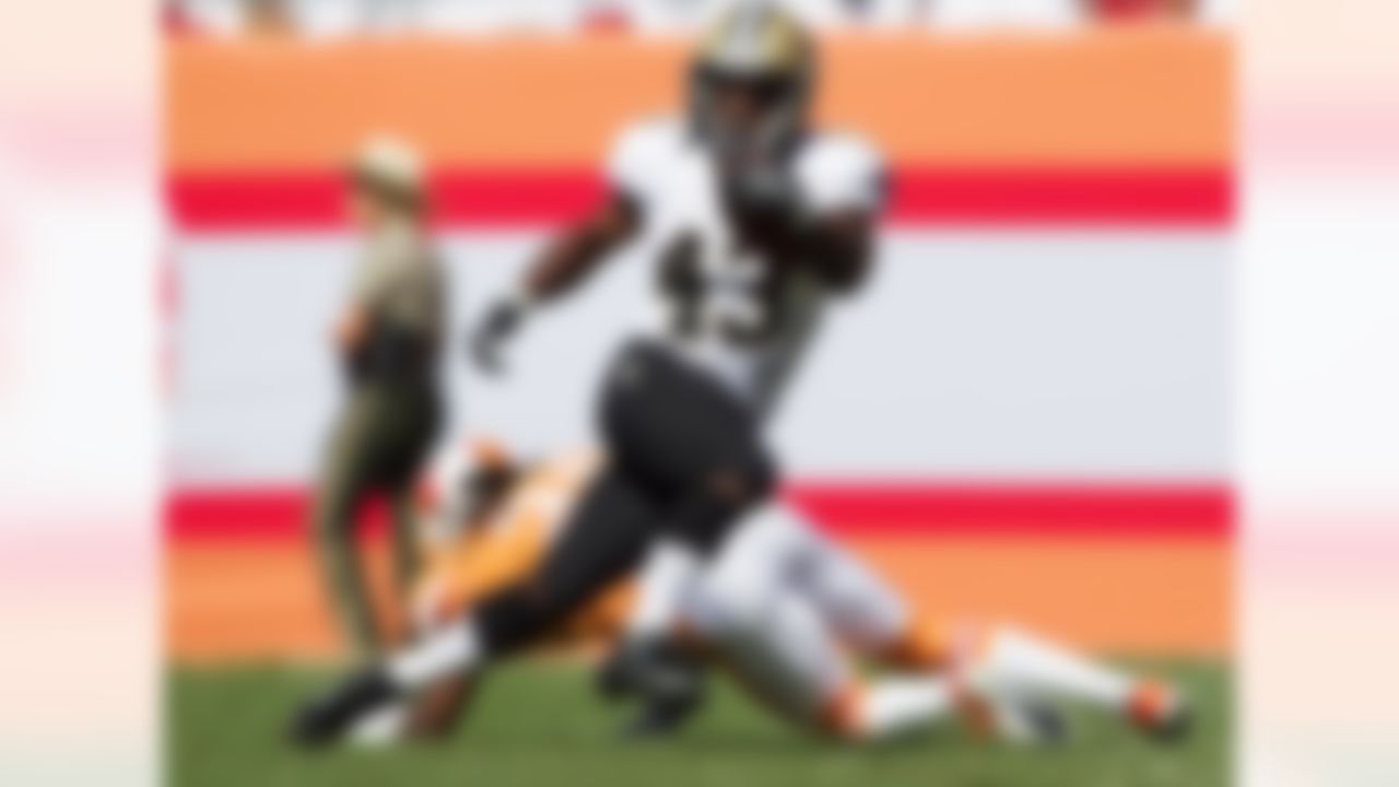 New Orleans Saints running back Darren Sproles (43) runs during an NFL football game against the Tampa Bay Buccaneers at Raymond James Stadium on Sunday, Oct. 21, 2012 in Tampa, Fla. (Perry Knotts/NFL)