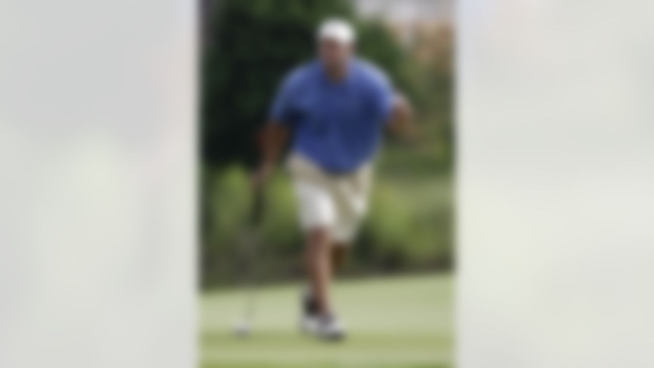 Dallas Cowboys quarterback Tony Romo reacts after making a par putt on the thrid hole during sectional qualifying for the 2010 U.S. Open golf tournament Monday, June 7, 2010, at the Club at Carlton Woods in The Woodlands, Texas. The U.S. Open will be played June 14-20 at Pebble Beach Golf Links in Pebble Beach, Calif. (AP Photo/David J. Phillip)