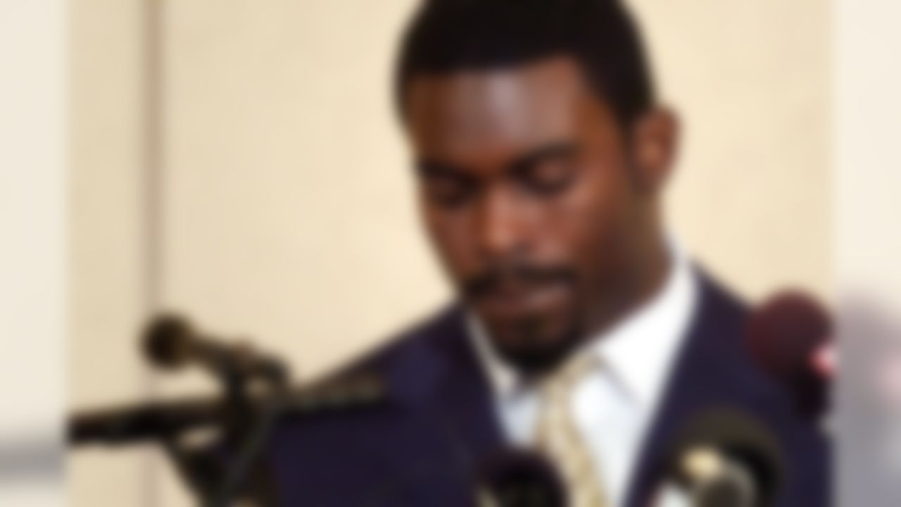 RICHMOND, VA - AUGUST 27: Atlanta Falcons quarterback Michael Vick speaks to reporters at the Omni Richmond Hotel after agreeing to a guilty plea on charges stemming from his involvement in a dogfighting ring August 27, 2007, in Richmond, Virginia. (Photo by Jonathan Ernst/Getty Images)