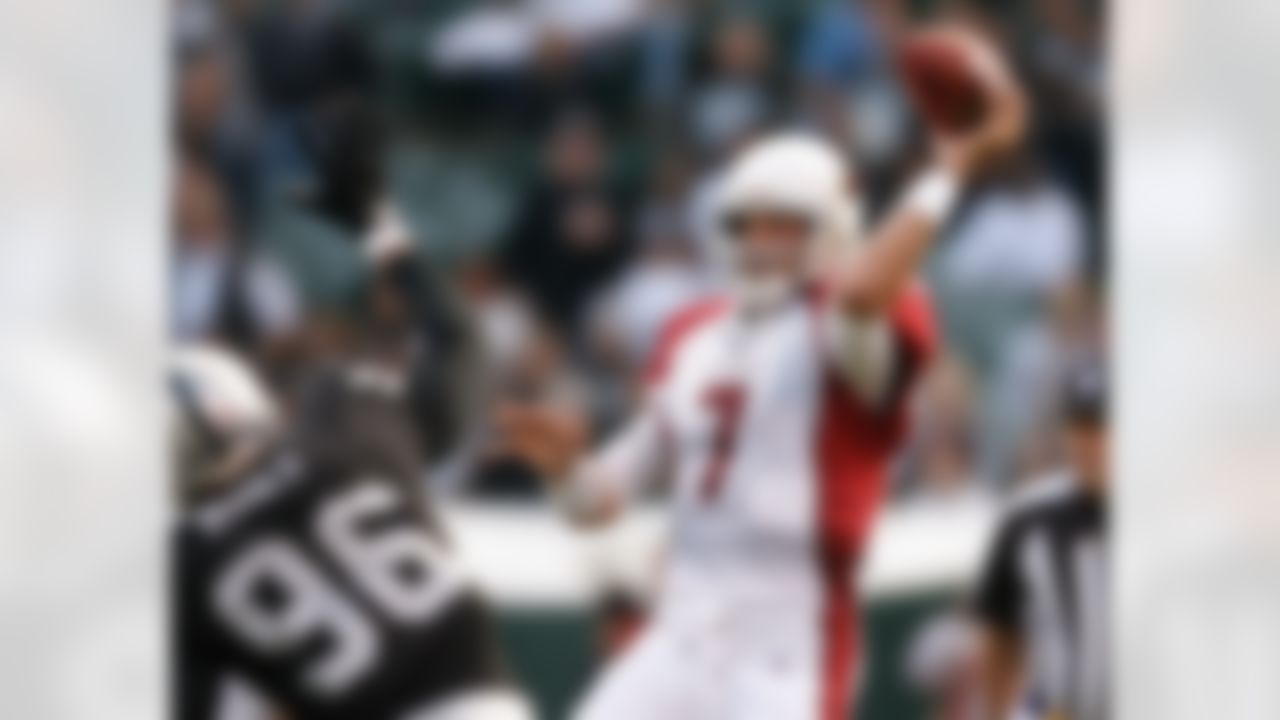OAKLAND, CA - AUGUST 11: Quarterback Matt Leinart #7 of the Arizona Cardinals drops back to pass against the Oakland Raiders on August 11, 2007 at McAfee Stadium in Oakland, California. (Photo by Greg Trott/Getty Images)
