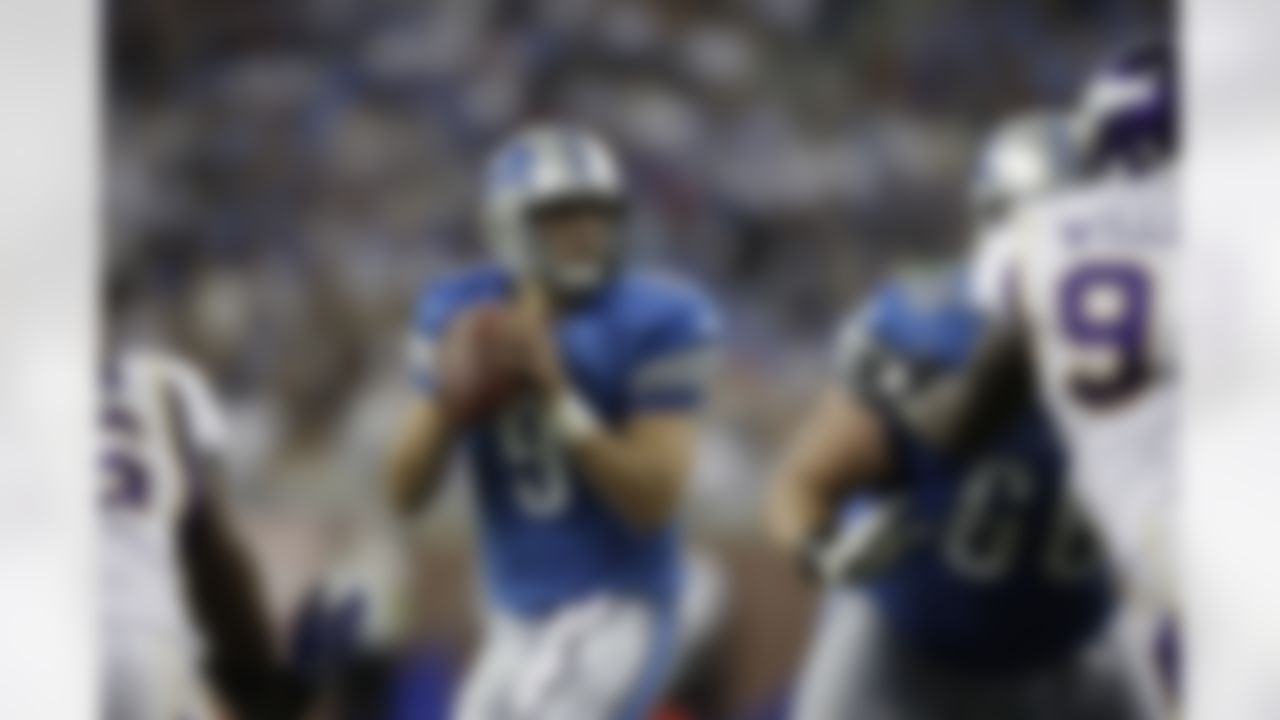 Detroit Lions quarterback Matthew Stafford throws against the Minnesota Vikings in the third quarter of an NFL football game in Detroit, Sunday, Sept. 20, 2009. (AP Photo/Paul Sancya)