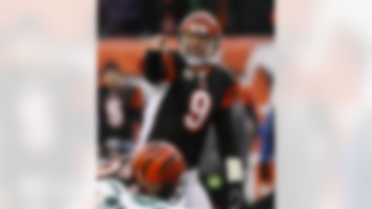 Cincinnati Bengals quarterback Carson Palmer (9) in action against the New York Jets in the first half of an NFL wild-card playoff football game, Saturday, Jan. 9, 2010, in Cincinnati. (AP Photo/Ed Reinke)