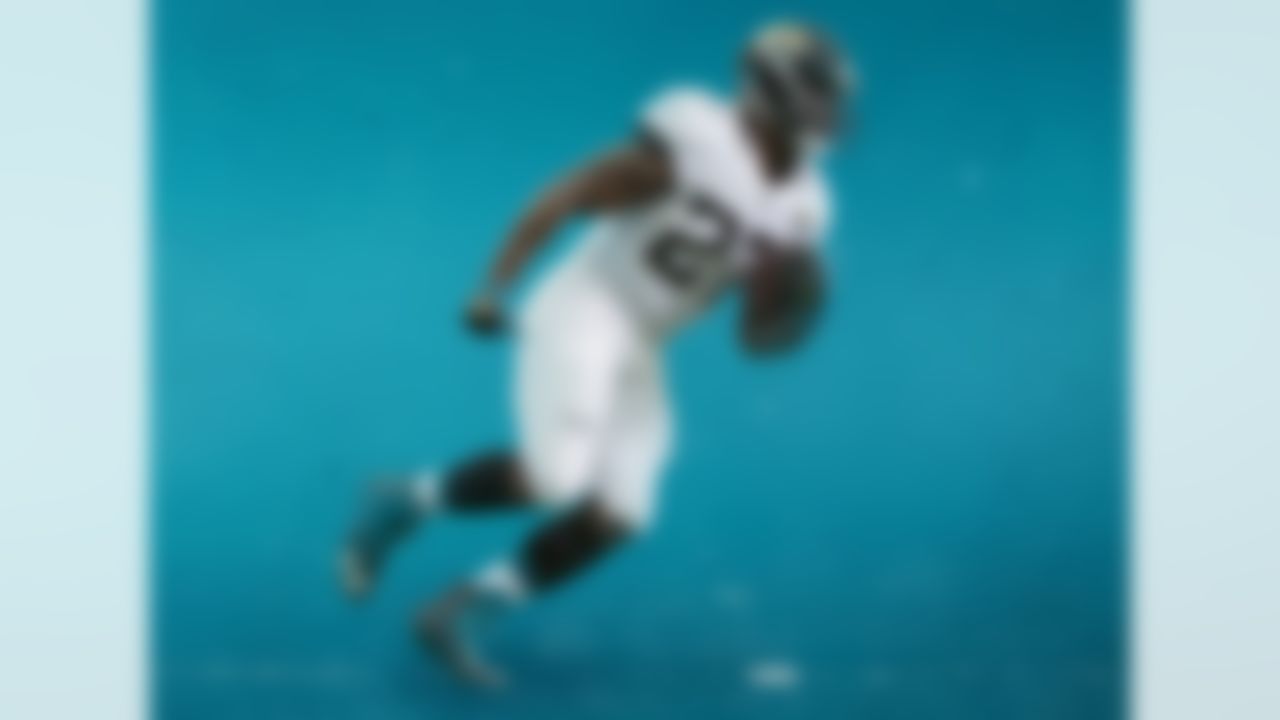 The Jags will wear a set of all-white uniforms in the NFL during 2019 season.