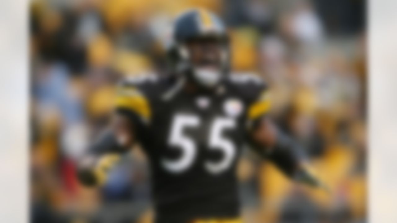 PITTSBURGH - DECEMBER 03: Joey Porter #55 of the Pittsburgh Steelers celebrates a sack against the Tampa Bay Buccaneers at Heinz Field on December 3, 2006 in Pittsburgh, Pennsylvania. Photo by Getty Images.
