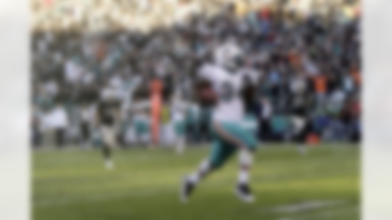Miami Dolphins running back Ricky Williams (34) in action during the fourth quarter of an NFL football game in Oakland, Calif., Sunday, Nov. 28, 2010. (AP Photo/Marcio Jose Sanchez)