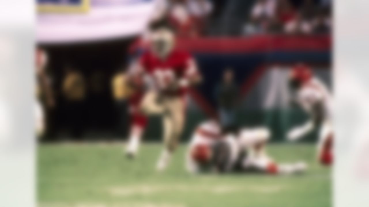 San Francisco 49ers running back Roger Craig (33) leaves a pair of defenders during Super Bowl XXIII, a 20-16 victory over the Cincinnati Bengals on January 22, 1989, at Joe Robbie Stadium in Miami, Florida. (AP Photo/Al Messerschmidt)