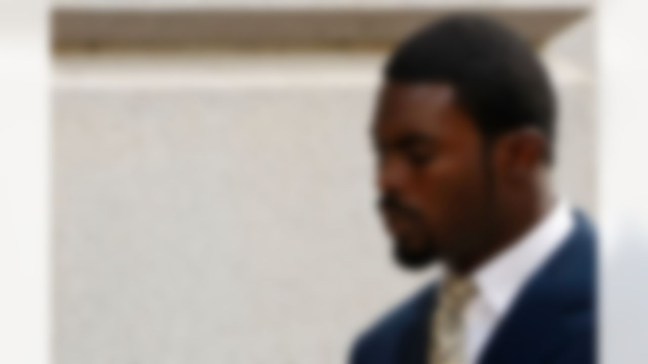RICHMOND, VA - AUGUST 27: Atlanta Falcons quarterback Michael Vick arrives at federal court August 27, 2007 in Richmond, Virginia. The football star was expected to plead guilty to a federal dogfighting conspiracy charge. The NFL has suspended Vick indefinitely. (Photo by Win McNamee/Getty Images)