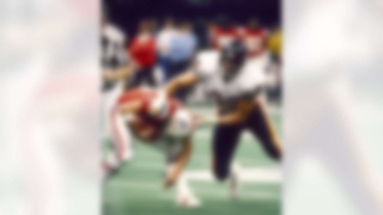Chicago Bears defensive tackle Dan Hampton sacks New England Patriots quarterback Steve Grogan during Super Bowl XX, a 46 - 10 Bears victory on January 26, 1986, at the Louisiana Superdome in New Orleans, LA. (AP Photo/Al Messerschmidt)