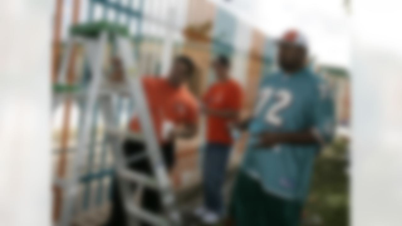 The Home Depot NFL Neighborhood MVP Build with Miami Dolphins Offensive Tackle Vernon Carey. (Photo by Andrew Coppley, CIA Stock Photography, Inc.)