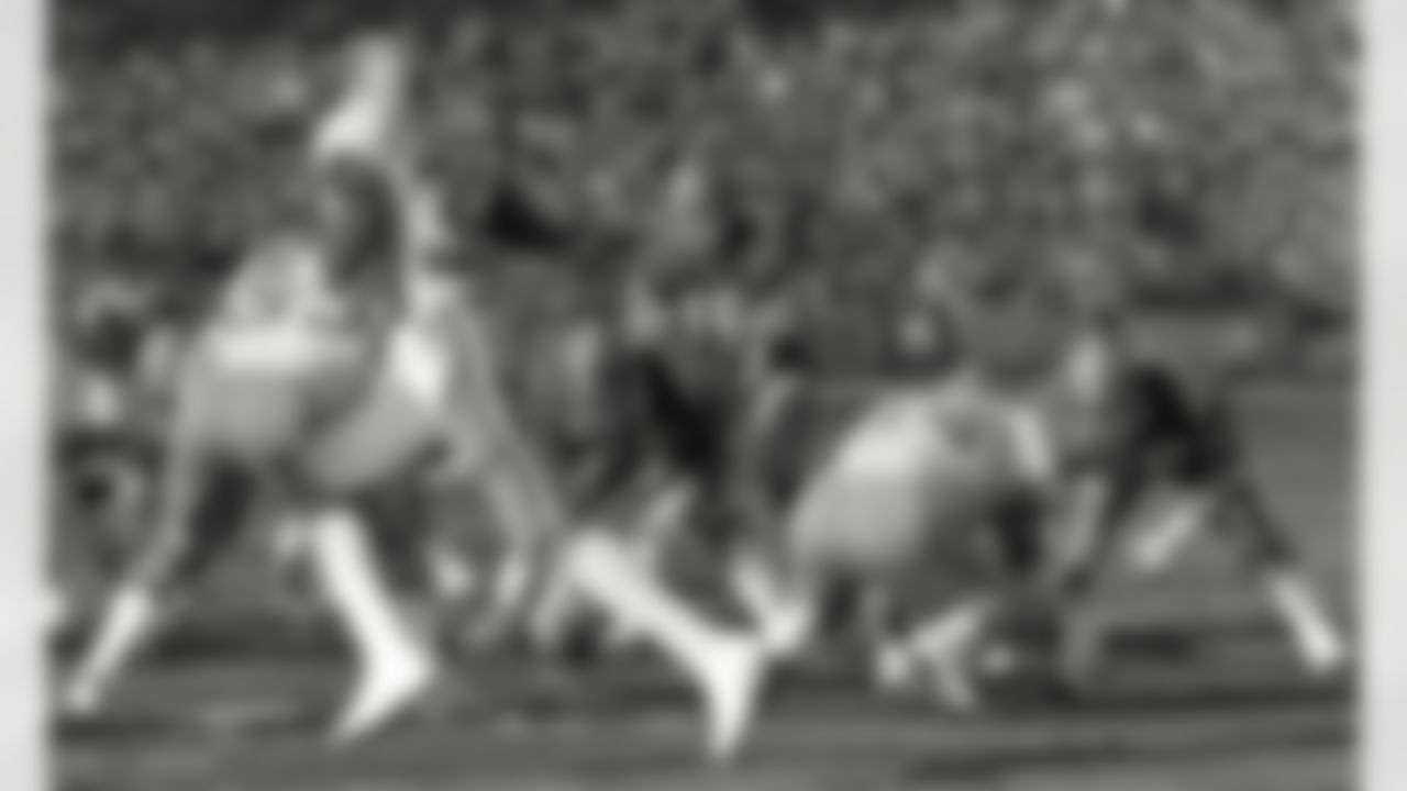 Joe Montana (16) lines up on the ball during the NFC Championship game at Candlestick Park in San Fransisco on January 10, 1982. (AP Photo/Al Golub)