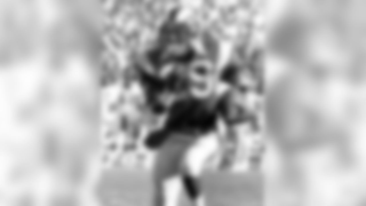 Los Angeles Rams Hall of Fame running back Eric Dickerson (29) carries the ball during the NFC Wildcard Playoff, a 16-13 loss to the New York Giants on December 23, 1984, at Anaheim Stadium in Anaheim, California. 1984 NFC Wild Card Playoff Game - New York Giants vs Los Angeles Rams - December 23, 1984 (National Football League)