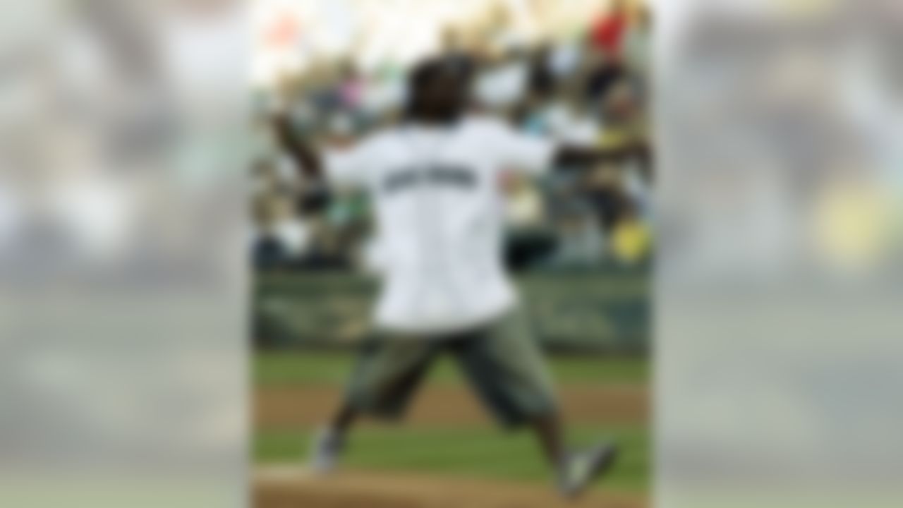 Seattle Seahawks cornerback Marcus Trufant throws out the first pitch of a game between the Seattle Mariners and the Detroit Tigers Monday, July 25, 2005 at Safeco Field in Seattle. (AP Photo/Ted S. Warren)