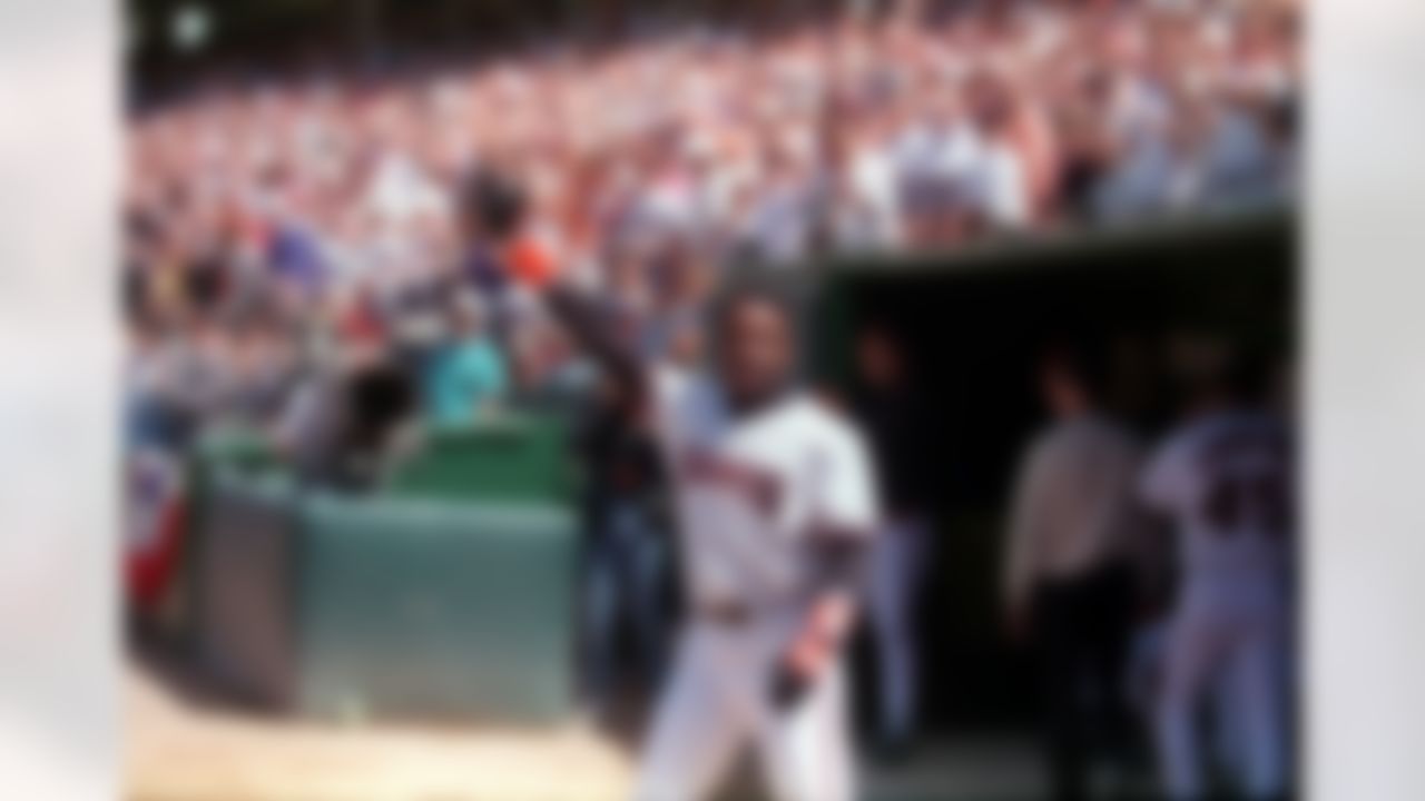 San Francisco Giants player Barry Bonds waves to the crowd after hitting a home run in his first home at bat off Florida Marlins pitcher Chris Hammond during the second inning of their game at Candlestick Park in San Francisco, Ca., April 12, 1993. The game is the Giants' home opener and the newly-acquired Bonds' first regular season game at Candlestick Park. (AP Photo/Kristy MacDonald)