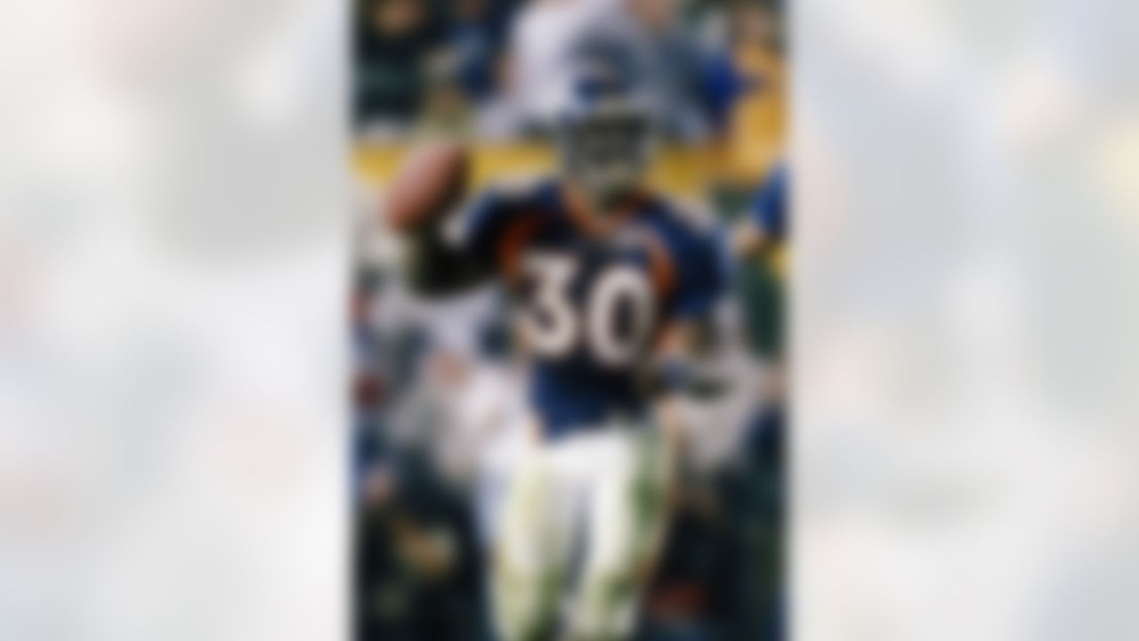 Denver Broncos Terrell Davis plays Super Bowl XXXII game against the Green Bay Packers.
(AP Photo/Tom DiPace)