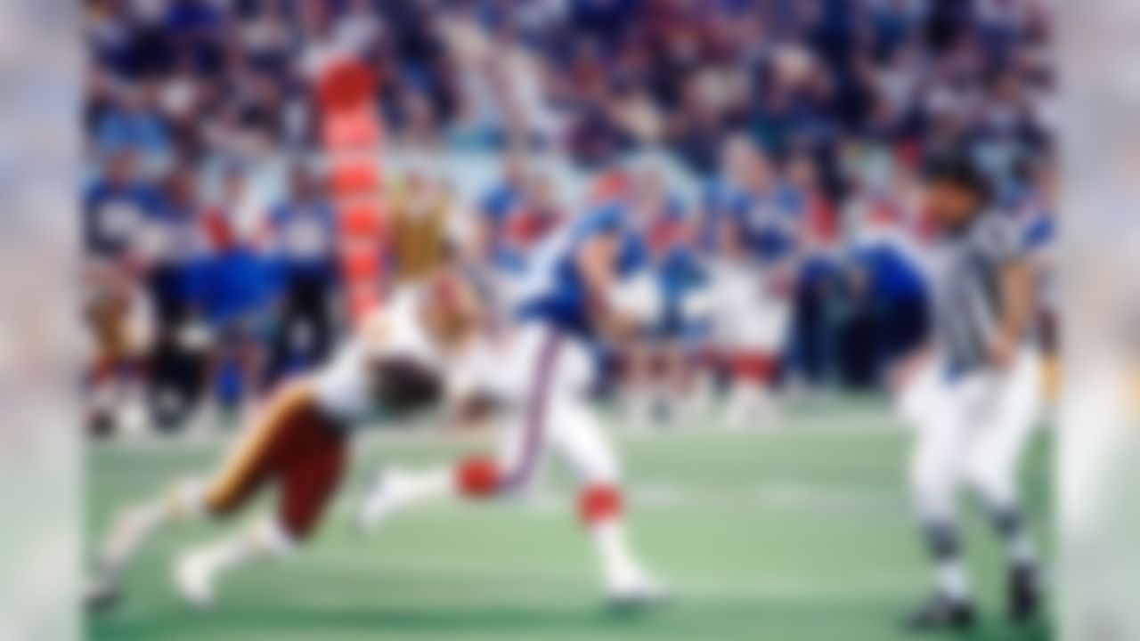 Washington Redskins linebacker Wilber Marshall (58) sacks Buffalo Bills Hall of Fame linebacker Jim Kelly (12) during Super Bowl XXVI game in Minneapolis, on January 26, 1992. (AP Photo/Vernon Biever)