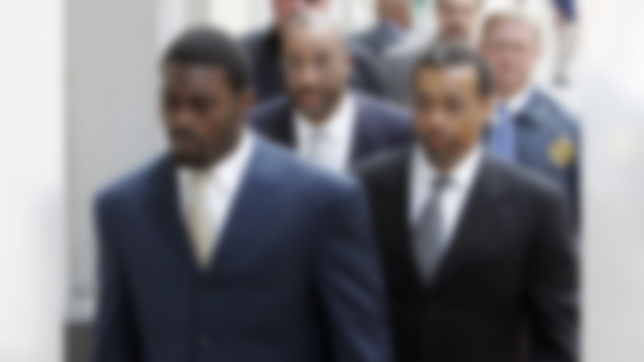 RICHMOND, VA - AUGUST 27: Atlanta Falcons quarterback Michael Vick (R) arrives at federal court with attorney Billy Martin (R) August 27, 2007 in Richmond, Viriginia. Vick pleaded guilty to a federal dogfighting charge. (Photo by Steve Helber-Pool/Getty Images)