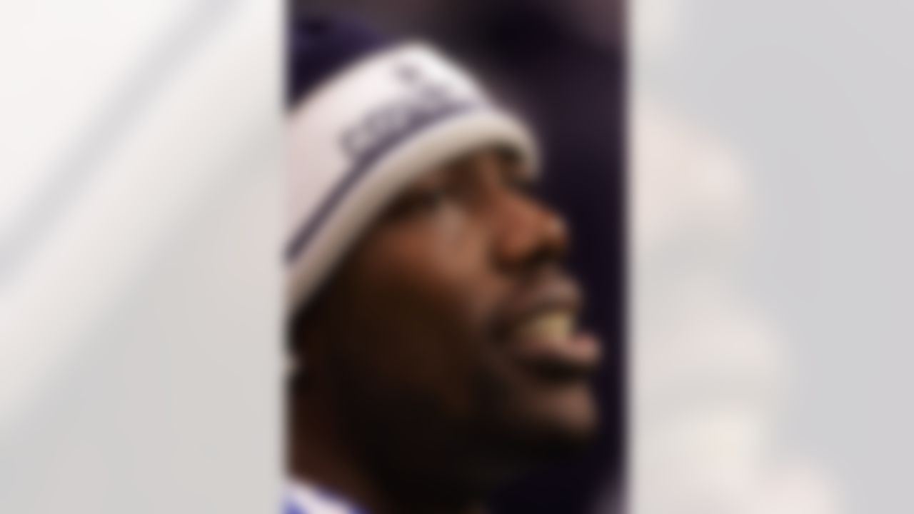 DALLAS - NOVEMBER 22: Wide receiver Terrell Owens #81 of the Dallas Cowboys looks on during play with the New York Jets in the fourth quarter at Texas Stadium November 22, 2007 in Irving, Texas. (Photo by Ronald Martinez/Getty Images)
