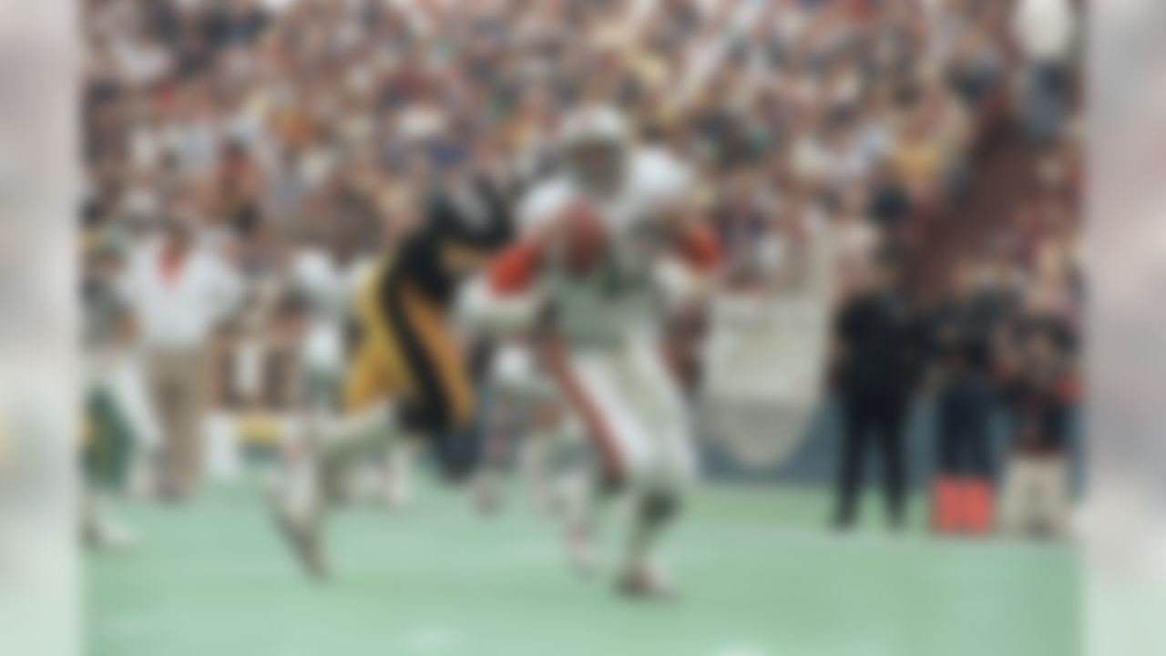 Dan Marino, quarterback for the Miami Dolphins is shown in action against Pittsburgh Steelers, Oct. 8, 1984. (AP Photo/Gene Puskar)