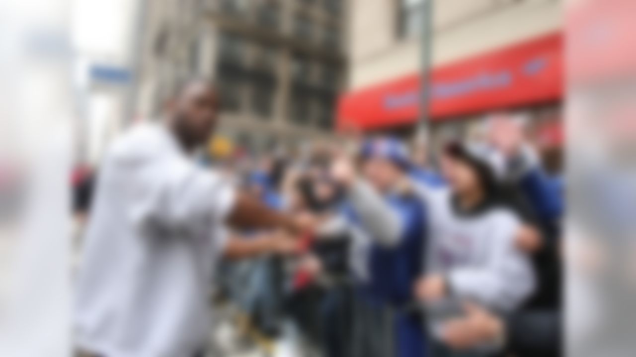 NEW YORK - FEBRUARY 05: Justin Tuck of the New York Giants shakes hands with fans along Broadway, also known as "The Canyon of Heroes" during Super Bowl XXLII victory parade in New York City. (Photo by Al Bello/Getty Images)