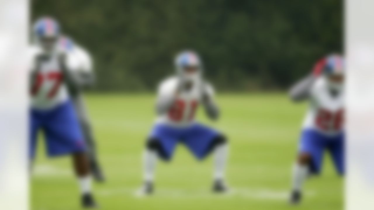 New York Giants Amani Toomer, centre, stretches out during a training session at the Chelsea soccer training ground, Cobham, England, Friday Oct. 26, 2007. The New York Giants will face the Miami Dolphins at Wembley Sunday Oct. 28, 2007. (AP Photo/Tom Hevezi)