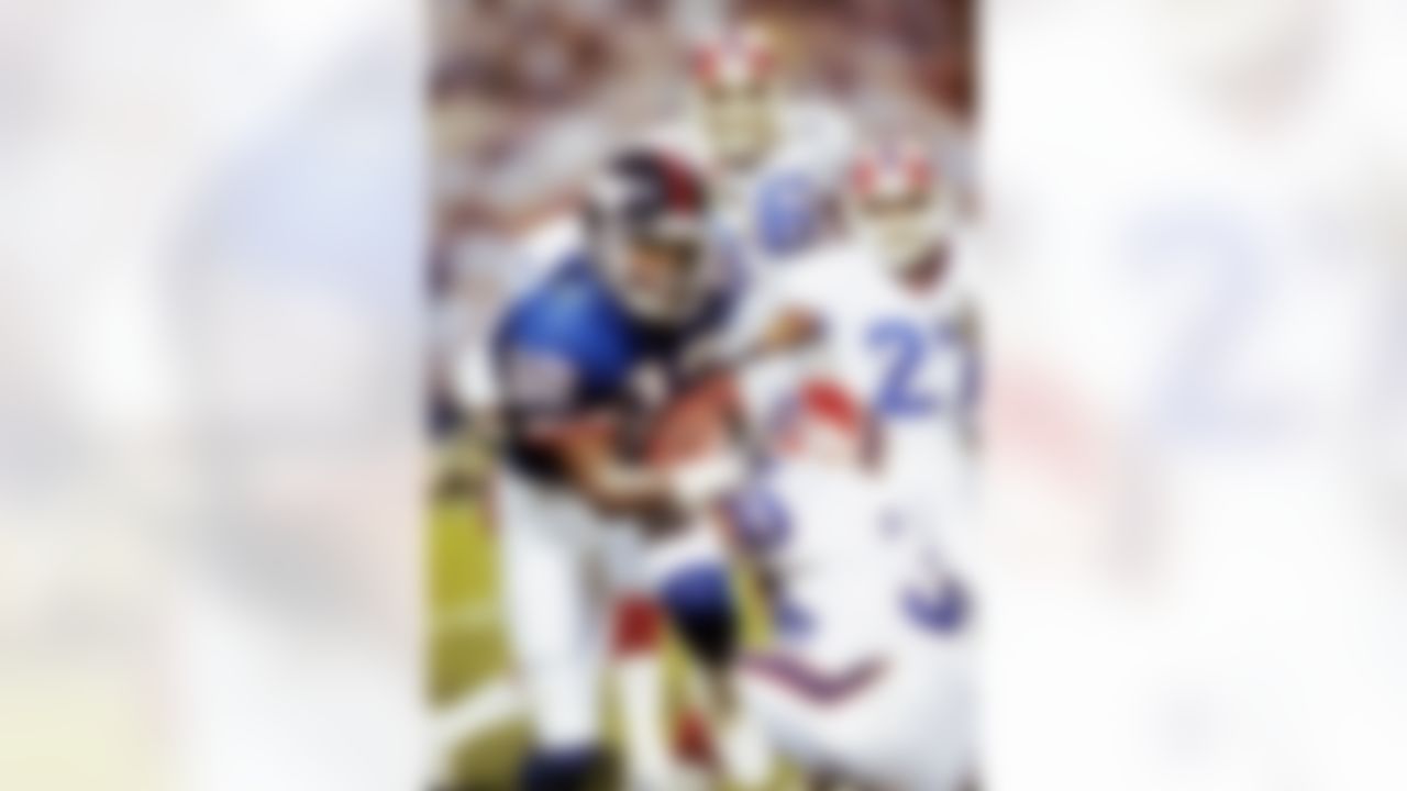 New York Giants wide receiver Mark Ingram (82) catches a pass during Super Bowl XXV, a 20-19 victory over the Buffalo Bills at Tampa Stadium in Tampa, FL on January 27, 1991. (National Football League)