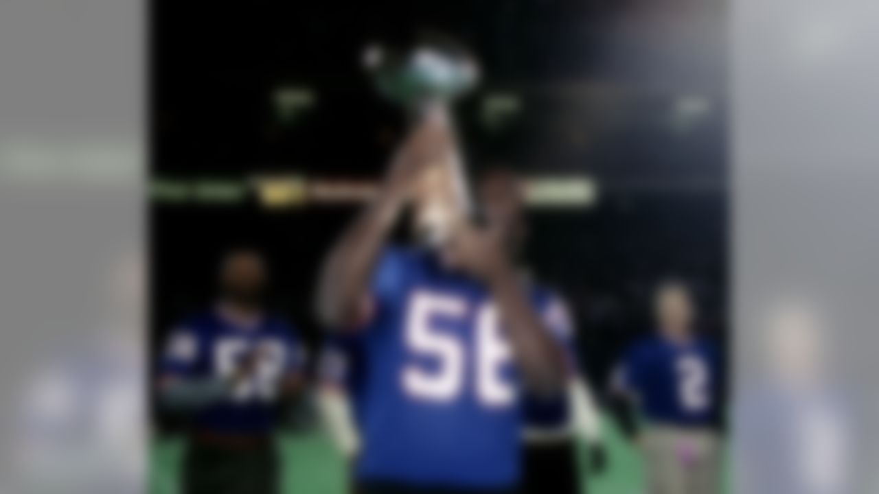 New York Giants have a 1986 team reunion during a 20-6 Giants win over the Dallas Cowboys at Giants Stradium on November 24, 1986 where Hall of Fame line backer Lawrence Taylor holds up the 1986 Super Bowl XXI Vince Lombardi trophy he and his 1986 team won on January 25, 1987. (Photo by Evan Pinkus/NFL Photos)