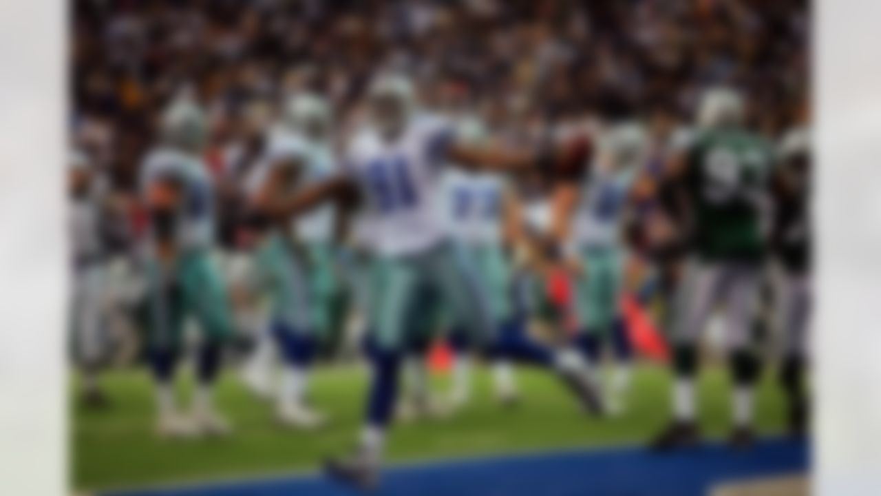 DALLAS - NOVEMBER 22: Wide receiver Terrell Owens #81 of the Dallas Cowboys celebrates a touchdown against the New York Jets in the fourth quarter at Texas Stadium November 22, 2007 in Irving, Texas. (Photo by Ronald Martinez/Getty Images)