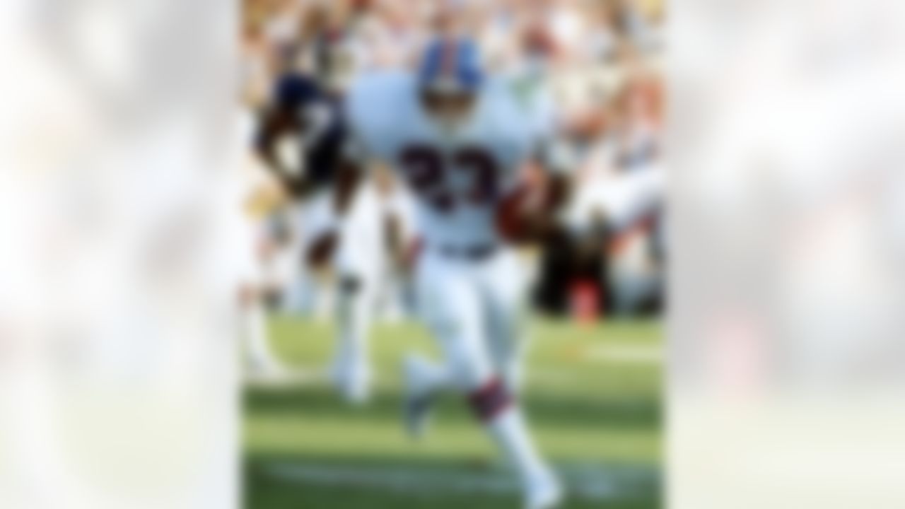 Denver Broncos running back Sammy Winder (23) runs with the football after catching a pass out of the backfield during the Broncos 39-20 loss to the New York Giants in Super Bowl XXI on January 25, 1987 at the Rose Bowl in Pasadena, California. (National Football League)