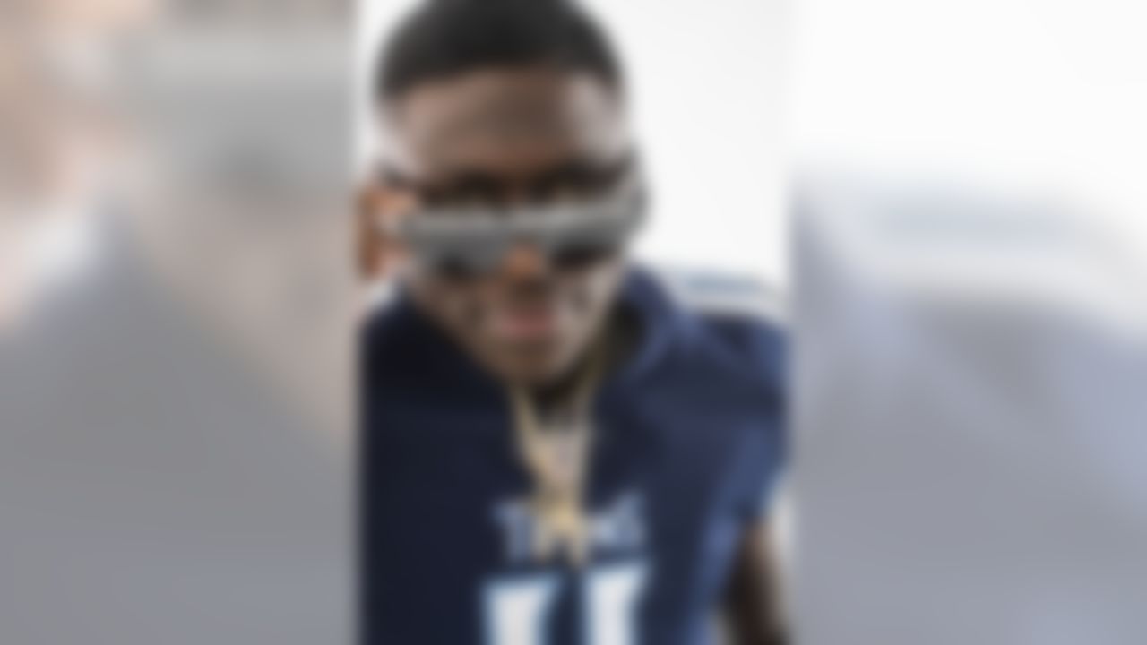 Tennessee Titans wide receiver A.J. Brown dons Dolce & Gabbana sunglasses during a portrait at the NFLPA Rookie Premiere on Saturday, May 18, 2019 in Pasadena, Calif.